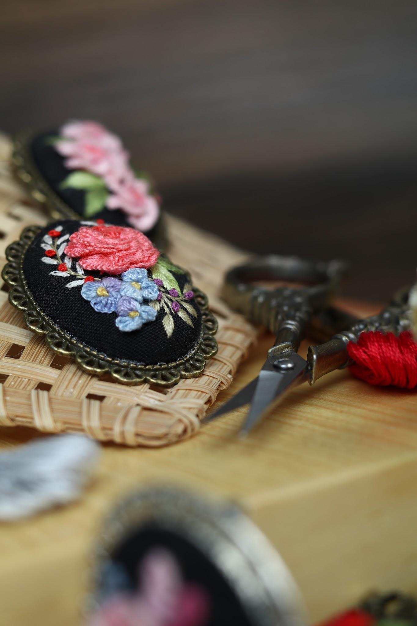 Brosch Sulam Tangan by Ulfa Kartikawati