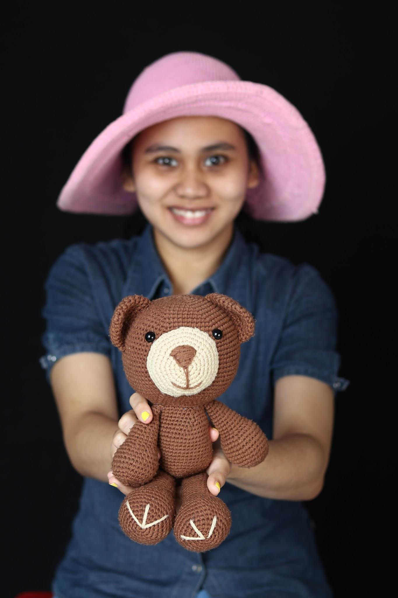 Teddy Bear Rajut TInggi 25cm Benang Milk Cotton by Christiana Indriek Sulistyowati