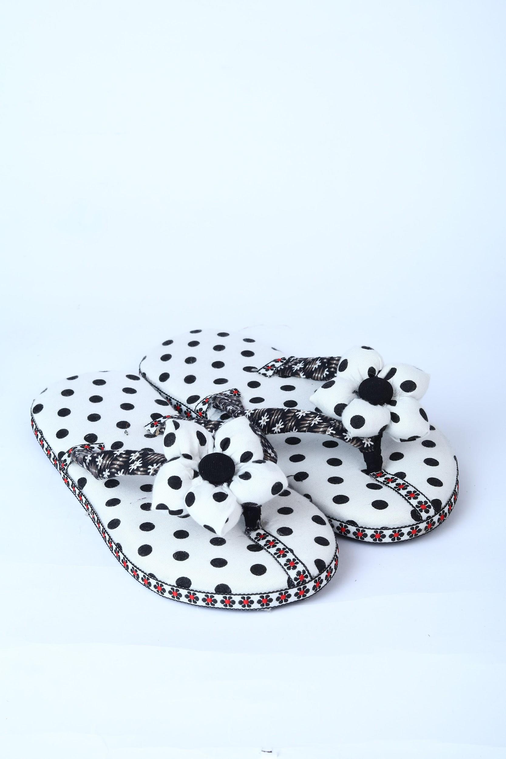 Sandal Jepit Dewasa Polkadot Hitam Putih by nan