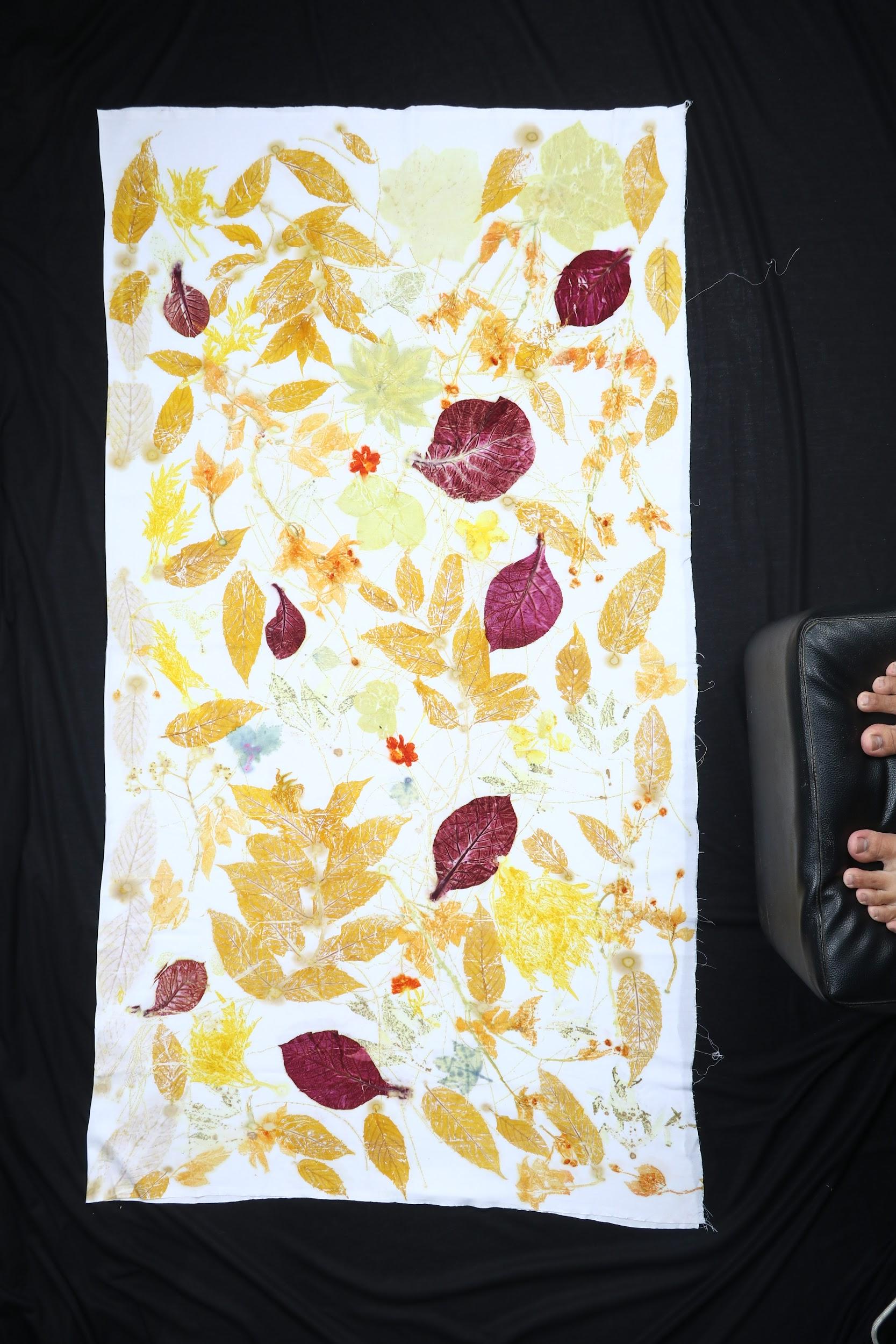 Eco-Print  Kain Persegi Panjang Base Putih by nan